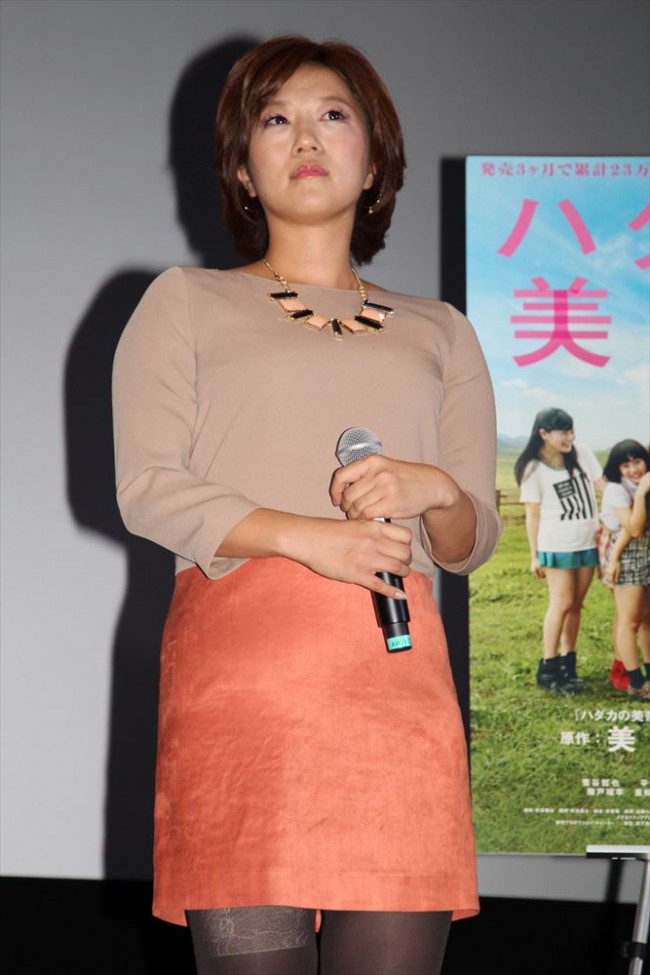 映画『ハダカの美奈子』完成披露試写会に出席した