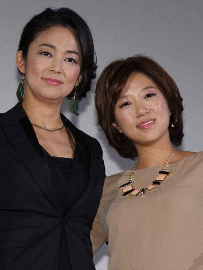 映画『ハダカの美奈子』完成披露試写会に出席した
