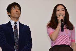 岡田義徳、麻生久美子、『ばしゃ馬さんとビッグマウス』初日舞台挨拶にて