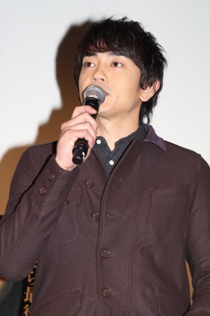 『東京難民』完成披露舞台挨拶に登場した青柳翔