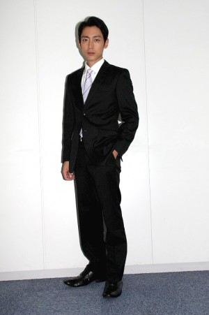 『金曜8時のドラマ「刑事 吉永誠一　涙の事件簿」』にて、鑑貴一役で出演中の小泉孝太郎