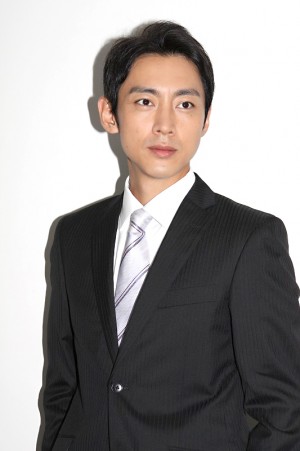 『金曜8時のドラマ「刑事 吉永誠一　涙の事件簿」』にて、鑑貴一役で出演中の小泉孝太郎