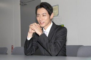 『金曜8時のドラマ「刑事 吉永誠一　涙の事件簿」』にて、鑑貴一役で出演中の小泉孝太郎