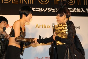 BiSの終身名誉メンバーに就任したコシノジュンコ氏