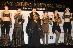 BiSの終身名誉メンバーに就任したコシノジュンコ氏