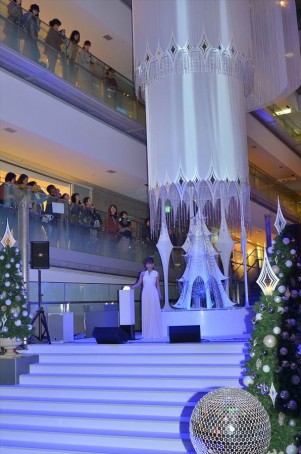 華原朋美、「Omotesando Hills CHRISTMAS 2013」イルミネーション点灯式ライブにて