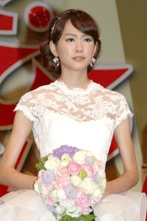 ウェディングドレス姿で登場した、桐谷美玲