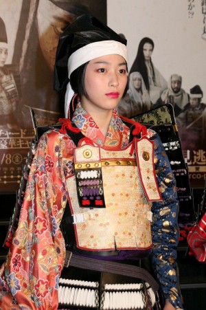 成海璃子、舞台『鉈切り丸』囲み取材の様子