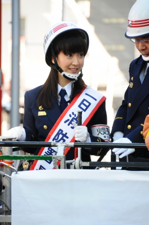 東京・麻布消防署で一日消防署長を務めた黒川智花