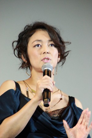 中島知子『ハダカの美奈子』初日舞台挨拶にて