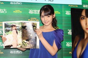 モーニング娘。の道重さゆみ、ソロ写真集発売記念イベントに登場