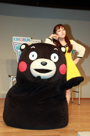 「アニソンキング」出演が決定したくまモンと童謡歌手そがみまこ