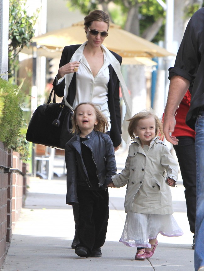 アンジェリーナ・ジョリー＆ノックス・レノン＆ヴィヴィアン・ミシェリーヌ・ジョリー・ピット Angelina Jolie and Knox Léon and Vivienne Marcheline Jolie-Pitt