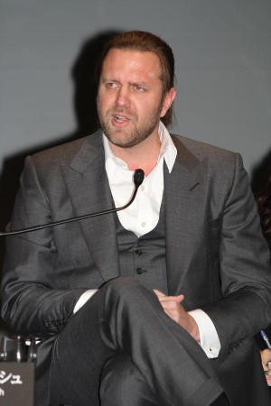 『47RONIN』来日記者会見に登場したカール・リンシュ監督