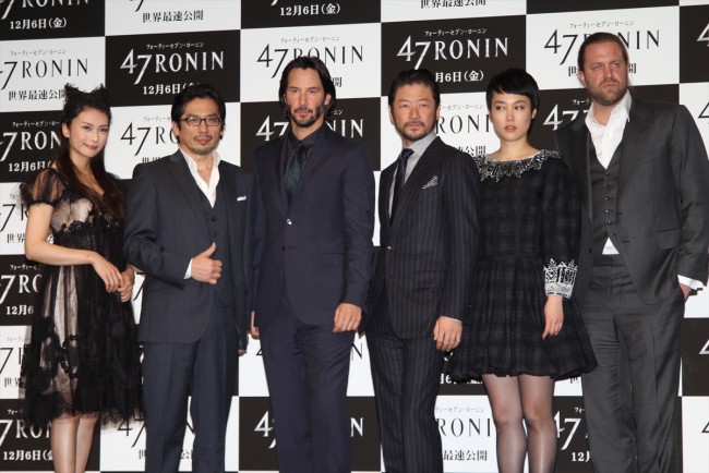 『47RONIN』来日記者会見に登場したキアヌ・リーヴス、真田広之、浅野忠信、菊地凛子、柴咲コウ、カール・リンシュ監督