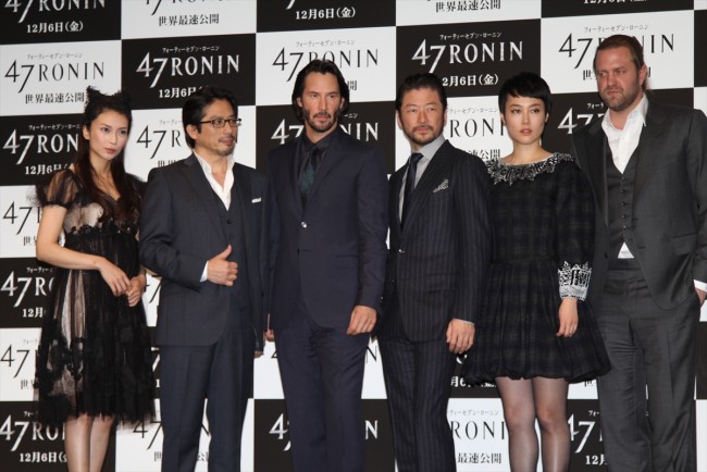 『47RONIN』来日記者会見に登場したキアヌ・リーヴス、真田広之、浅野忠信、菊地凛子、柴咲コウ、カール・リンシュ監督