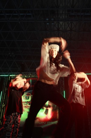 ベッキーにそっくり!? ジェシカ、ダンス披露で会場を魅了