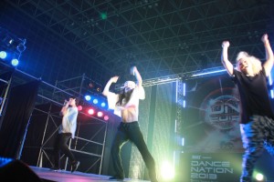 ベッキーにそっくり!? ジェシカ、ダンス披露で会場を魅了