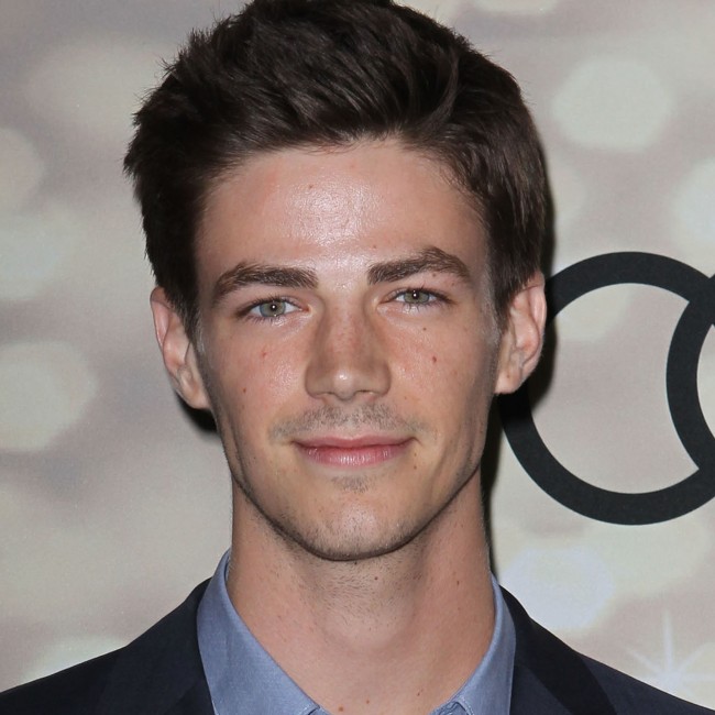 プロフィール用　Grant Gustin、グラント・ガスティン 