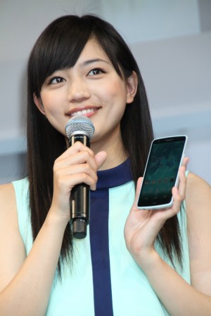 川口春奈、au新スマートフォン「isai」説明会及び新CM発表会にて