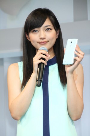 川口春奈、au新スマートフォン「isai」説明会及び新CM発表会にて