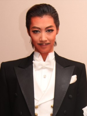 宝塚グランドロマン『風と共に去りぬ』囲み取材に応じた凰稀かなめ