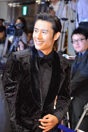 『REDリターンズ』ジャパンプレミアに登場したイ・ビョンホン