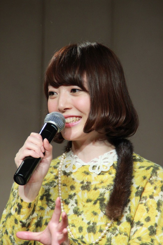 『となりの関くん』製作発表会に出席した花澤香菜