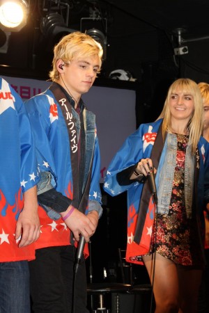 「R5」来日ファンミーティング