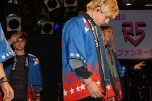 「R5」来日ファンミーティング