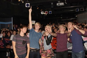 「R5」来日ファンミーティング