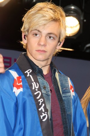 「R5」来日ファンミーティング