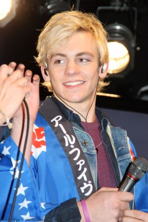 「R5」来日ファンミーティング