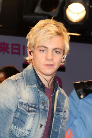 「R5」来日ファンミーティング