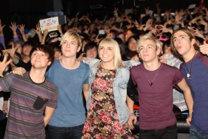 「R5」来日ファンミーティング