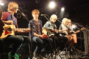 「R5」来日ファンミーティング