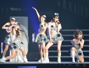 日本武道館で全国ツアー千秋楽を迎えたモーニング娘。