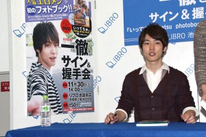 一徹、『特典DVD 付き いってちゅ。Ittetsu photo book』発売イベントにて