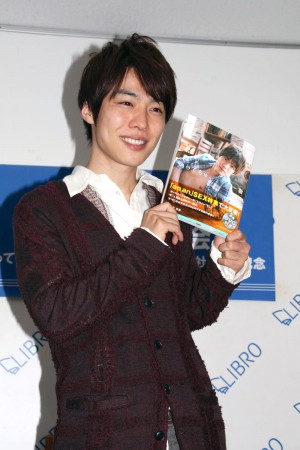 一徹、『特典DVD 付き いってちゅ。Ittetsu photo book』発売イベントにて