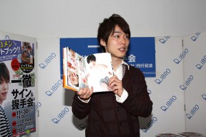一徹、『特典DVD 付き いってちゅ。Ittetsu photo book』発売イベントにて