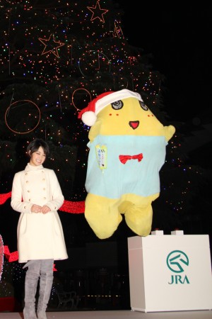剛力彩芽＆ふなっしー、中山競馬場クリスマスイルミネーション点灯式にて