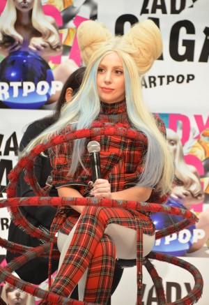新作アルバム「アートポップ」来日会見をおこなった、レディー・ガガ