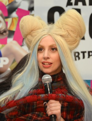 新作アルバム「アートポップ」来日会見をおこなった、レディー・ガガ