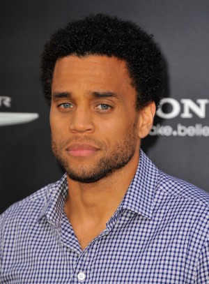 マイケル・イーリー：「今日、友人ポール・ウォーカーが亡くなったというニュースを聞いて俺の心は粉々になった。彼の娘さんと家族に祈りを捧げる」／『テイカーズ』（10）で共演