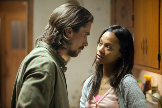 OUT OF THE FURNACE、Zoe Saldana、Christian Bale、クリスチャン・ベイル、ゾーイ・サルダナ