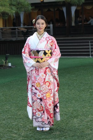 武井咲、2014年オスカープロモーション晴れ着撮影会にて