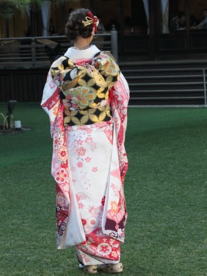 武井咲、2014年オスカープロモーション晴れ着撮影会にて