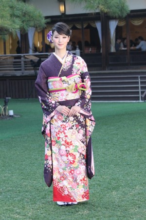 剛力彩芽、2014年オスカープロモーション晴れ着撮影会にて