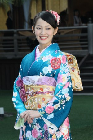 吉本実憂、2014年オスカープロモーション晴れ着撮影会にて