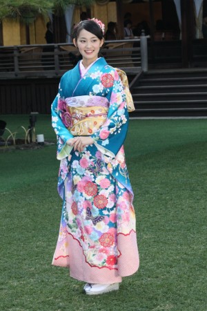 吉本実憂、2014年オスカープロモーション晴れ着撮影会にて